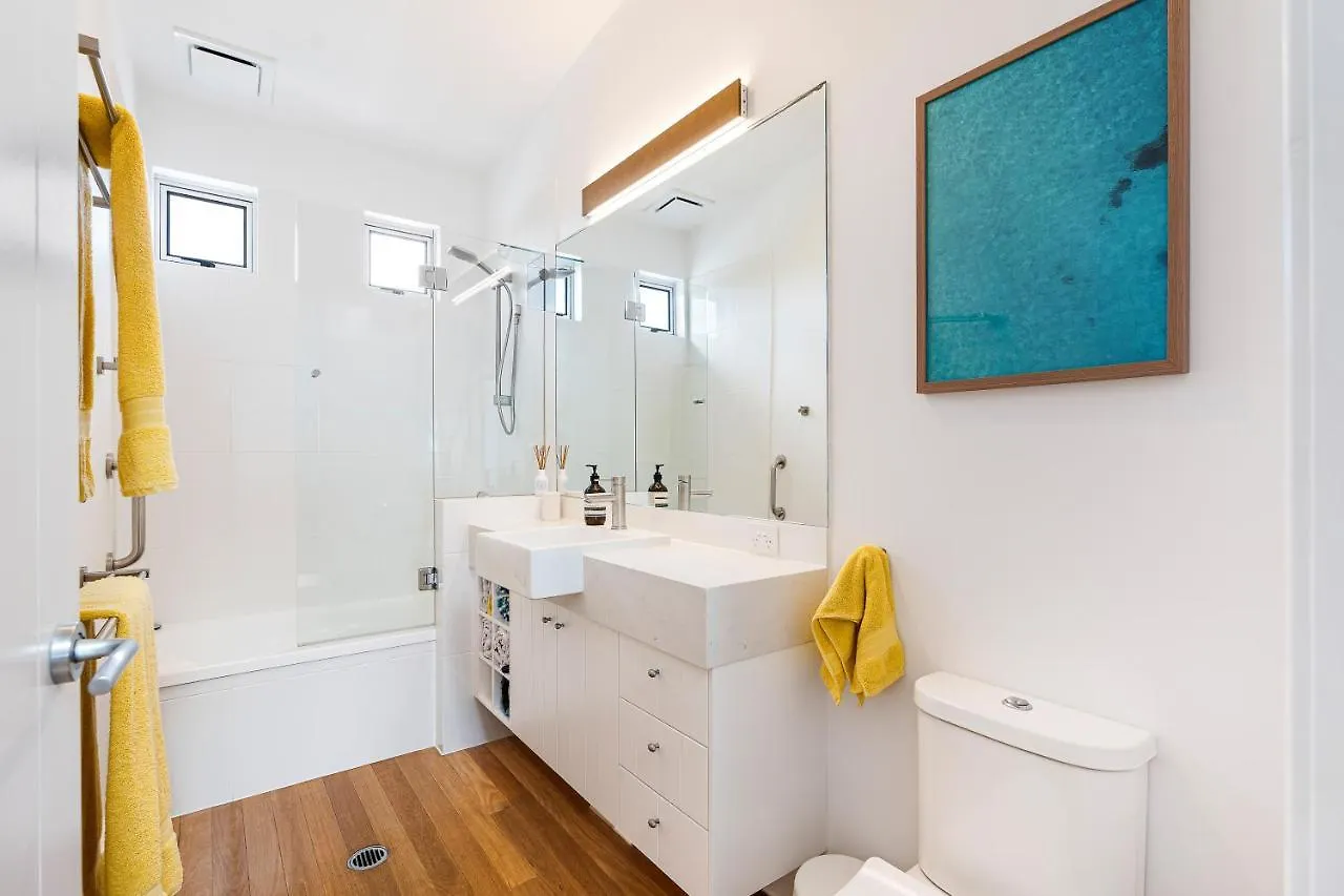 Chic Beachside Abode, Sunrise Beach