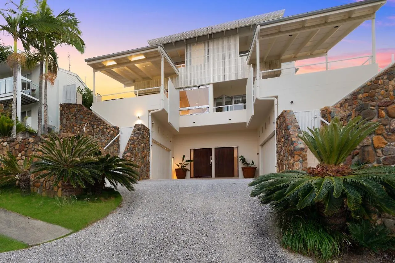 Chic Beachside Abode, Sunrise Beach Daire